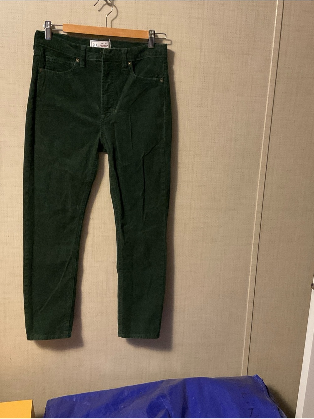 GAP Vintage Slim High Rise Corduroy Pants in Forest Green